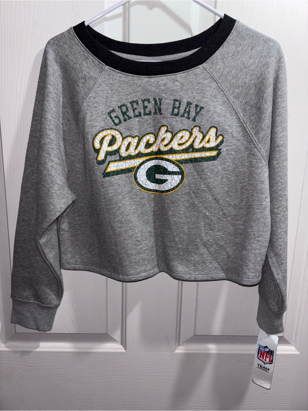 NFL Women's Gray Green Bay Packers Cropped Sweatshirt with Black Trim